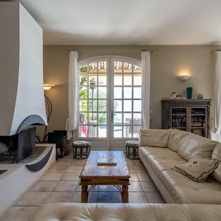 Propriete En Bord De Mer Avec Piscine Exceptionnelle Vila