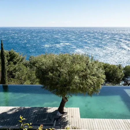Propriete En Bord De Mer Avec Piscine Exceptionnelle *